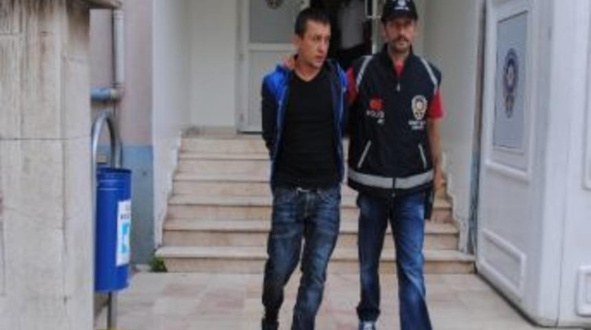 Otostop&ccedil;u Gen&ccedil; Tır Şof&ouml;r&uuml;n&uuml; Bı&ccedil;akladı