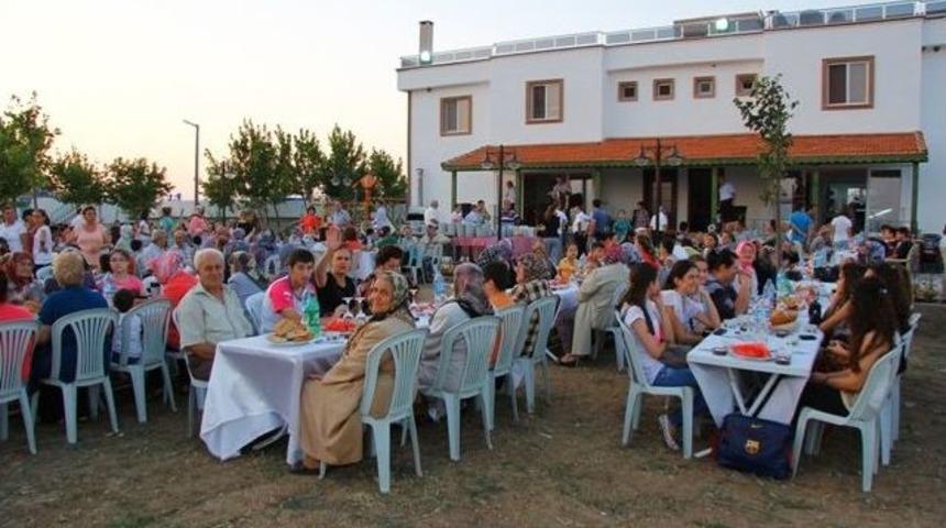 Ramazan Ayında Başkan &Ccedil;ağlayan Vatandaşlarla Beraber Oru&ccedil; A&ccedil;acak