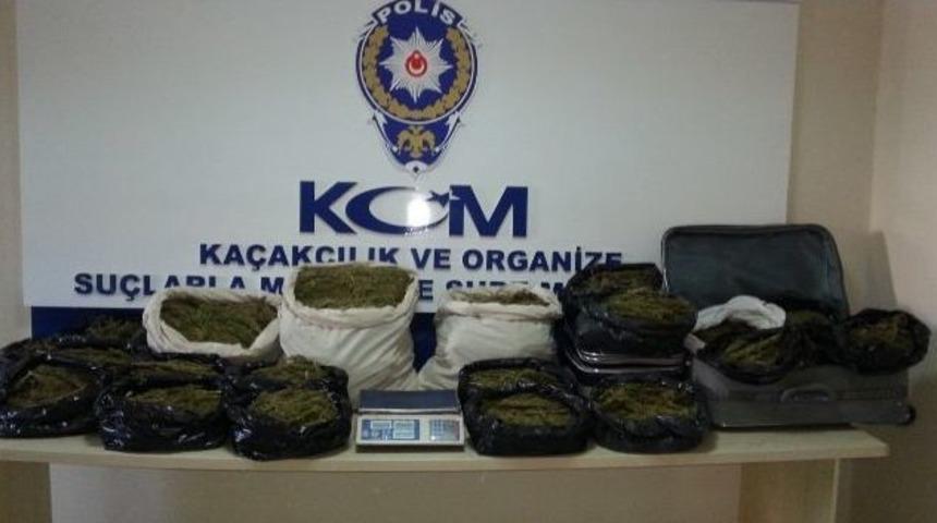 İzmir Narkotik Şubesi'nden İki Ayrı Operasyon
