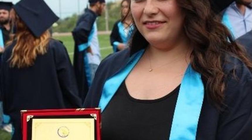 D&uuml;zce &Uuml;niversitesi Orman M&uuml;hendisliği Birincisi Elif Dudu K&uuml;&ccedil;&uuml;k Oldu