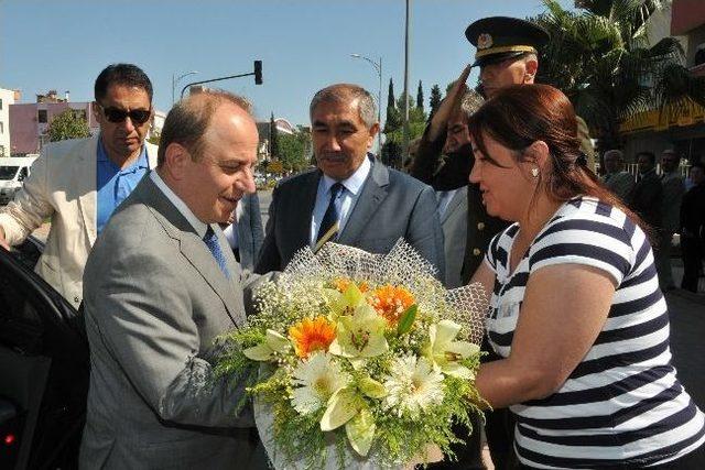 Vali &Ouml;zt&uuml;rk Kaymakamları Ziyaret Etti 1