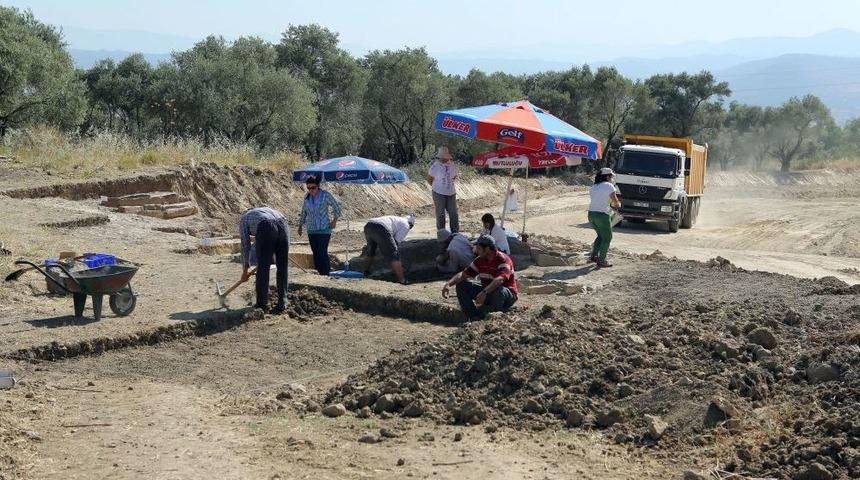 Muğla&rsquo;daki Yol &Ccedil;alışmasında Tarih&icirc; Mezarlar Bulundu