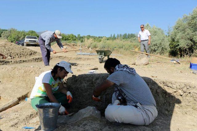 Muğla’daki Yol Çalışmasında Tarihî Mezarlar Bulundu