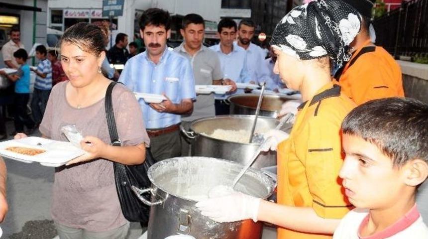 Van Belediyesi İftar &Ccedil;adırı A&ccedil;ıyor