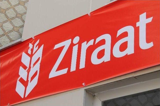 "t.c. İbaresi Yok" Diye Basın A&ccedil;ıklamasına Giden Tgb&rsquo;li Gruba Banka Yetkilileri T.c. İbaresinin Var Olduğunu G&ouml;sterdi 2