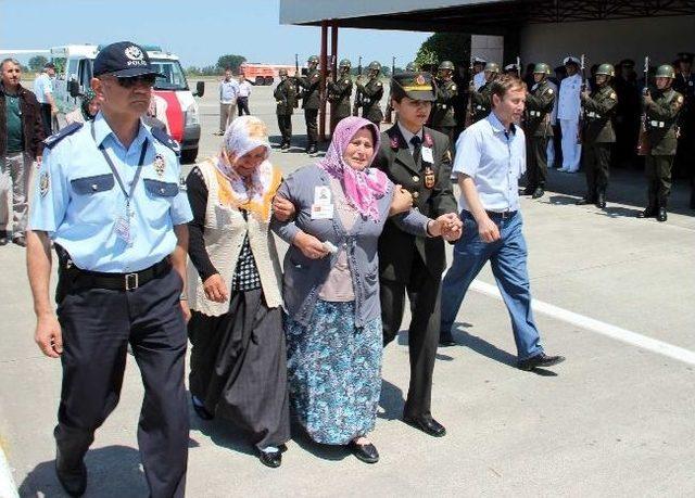 Kazada Şehit Olan Asker Törenle Karşılandı