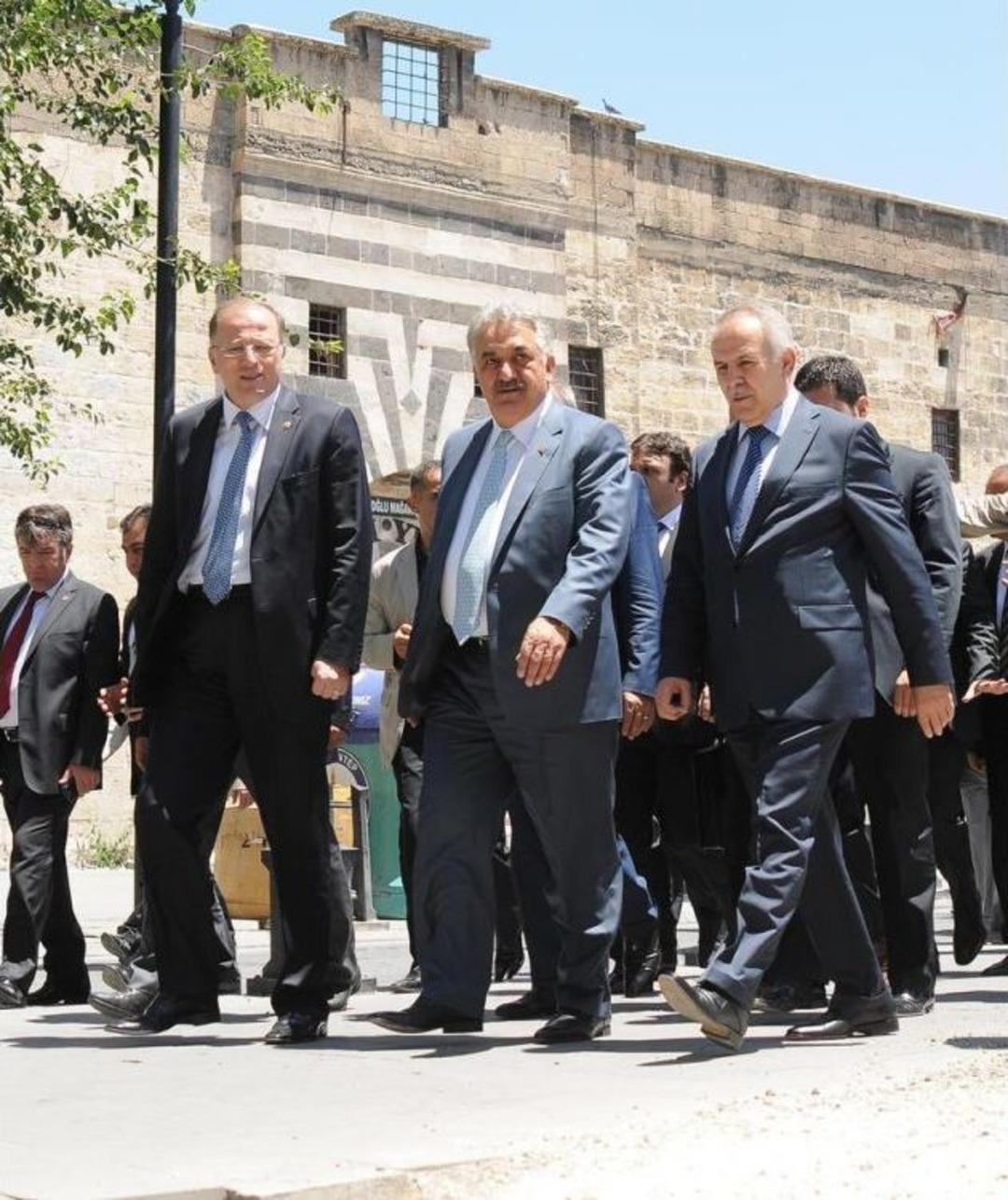 Mısır'da Ordunun Y&ouml;netime El Koyması