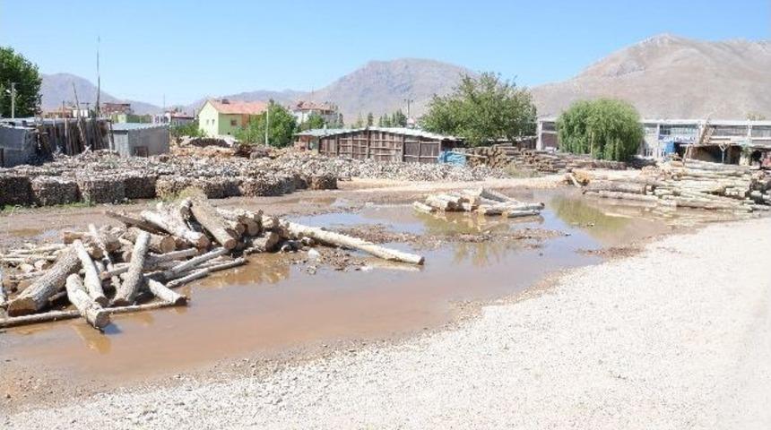 Odun Ambarlarını Su Bastı