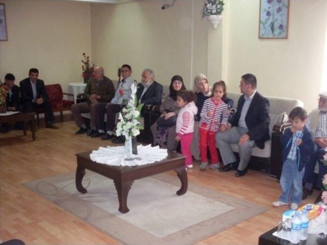 G&ouml;n&uuml;l El&ccedil;ileri Huzurevi Ve &Ccedil;ocuk Yuvasını Ziyaret Ettiler