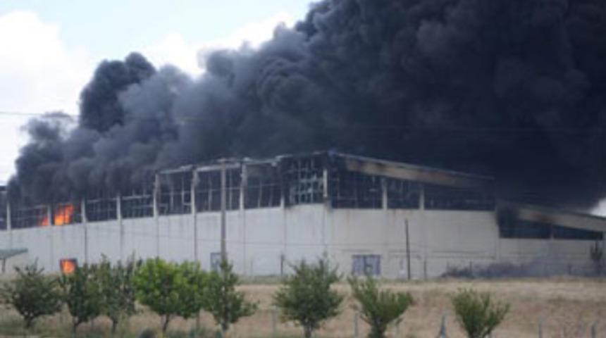 Yalıtım fabrikasında yangın
