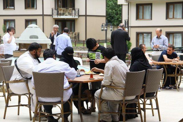 Arap Turistler Yeşile Hasretlerini Doğu Karadeniz’de Gideriyor