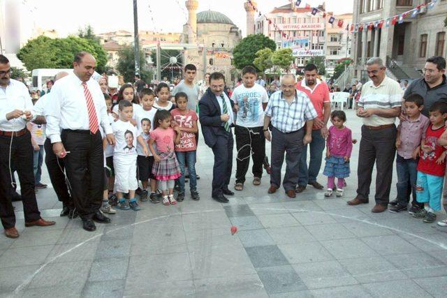 Aksaray'da Geleneksel Çocuk Oyunları Gösterisi