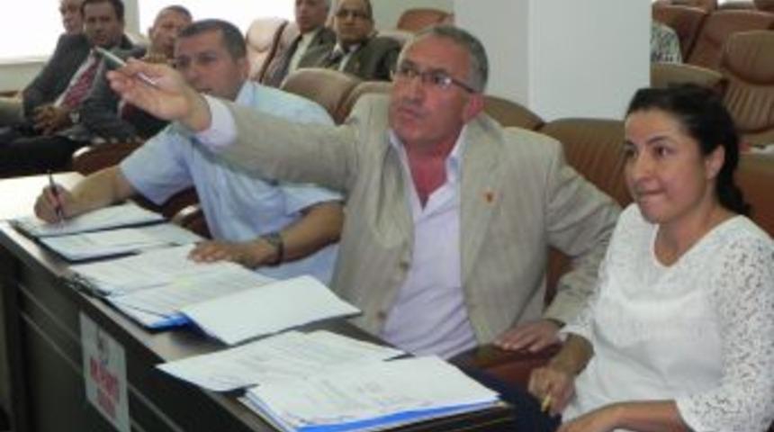 Belediye Meclisinde G&uuml;ndem Krizi Toplantı Erteletti