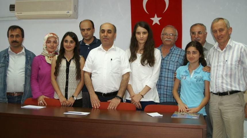 LYS'de T&uuml;rkiye 7'nciliği Beşikd&uuml;z&uuml;&rsquo;n&uuml;n Y&uuml;z&uuml;n&uuml; G&uuml;ld&uuml;rd&uuml;