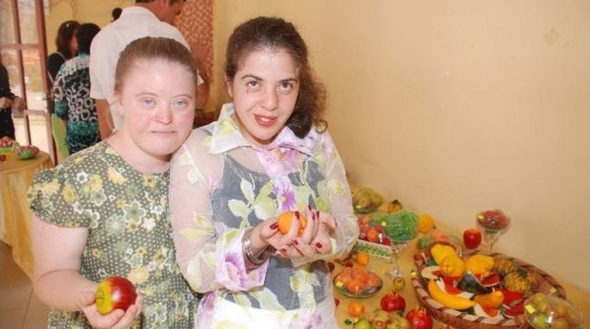 'engelsiz Sergi' İzmit Sanat Sokağı&rsquo;nda A&ccedil;ıldı