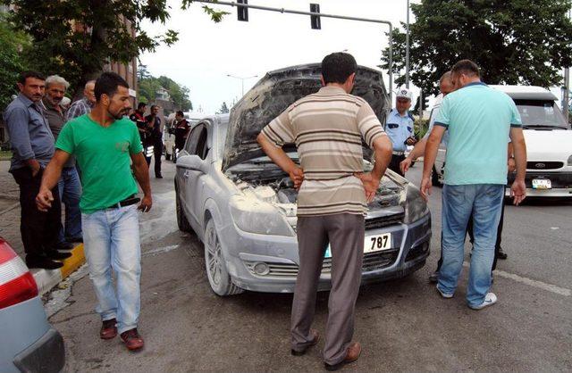 -Trabzon'da Otomobil Yangını