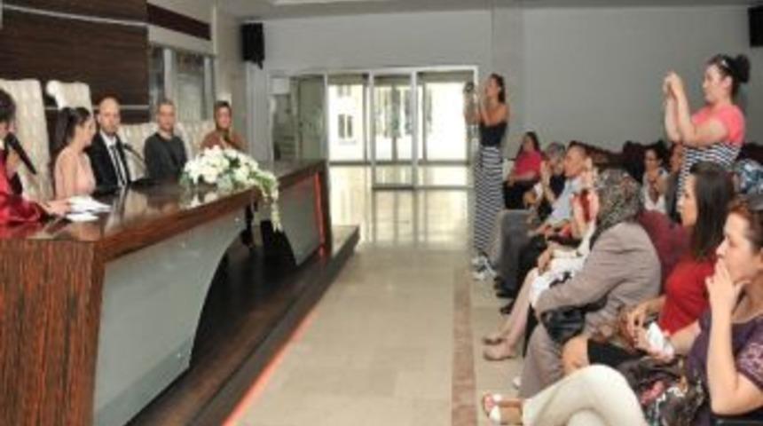 D&uuml;ğ&uuml;n Sahiplerinin Fotoğraf Mutluluğu