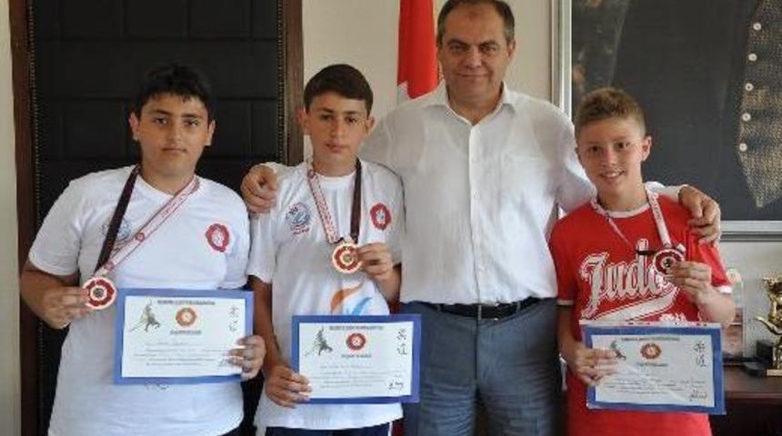 Şampiyonlardan Başkan Dalgı&ccedil;&rsquo;a Ziyaret