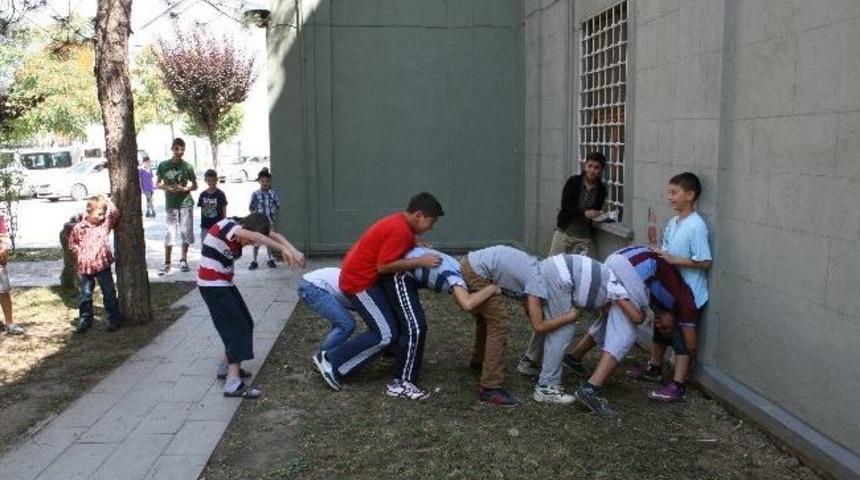 Camiler &Ccedil;ocuklarla Şenlendi