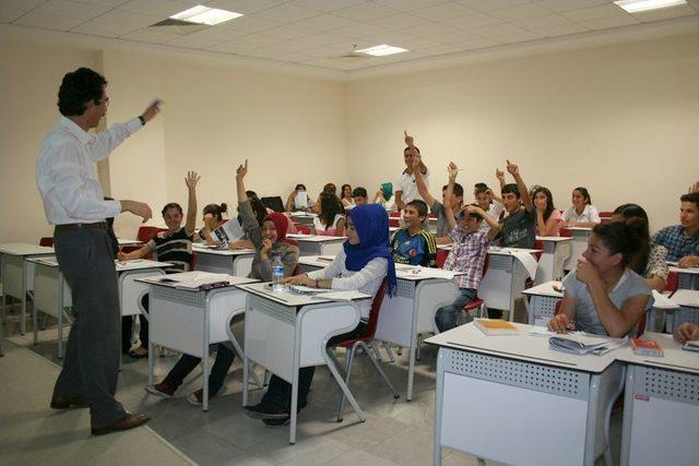 Şırnak'tan Gelen 400 Liseli, Konya’da Hem Tatil Yaptı Hem De İngilizce Öğrendi