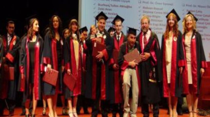 Hem Bilgisayar M&uuml;hendisliği Hem Hukuk Hem Bilişim Hukuku Okudu