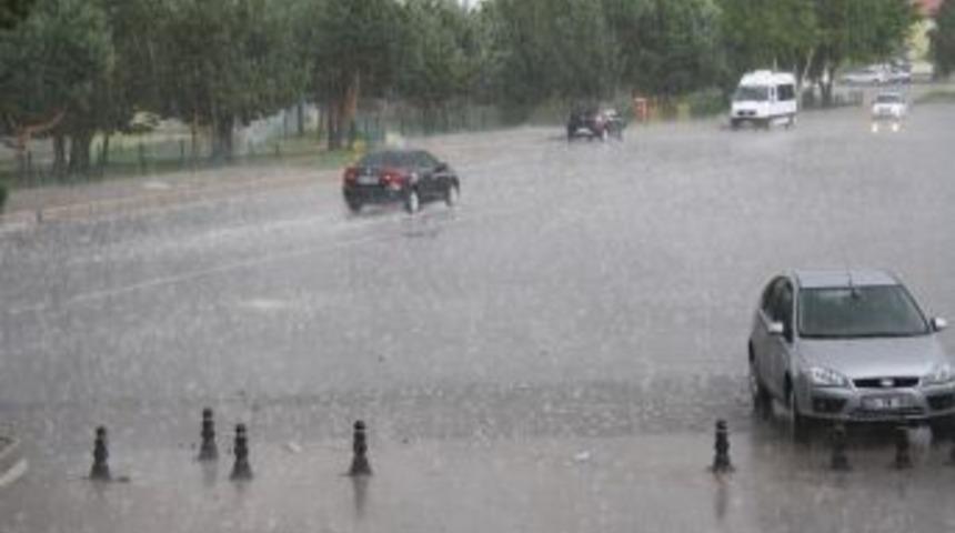 Erzurum'da Sağanak Yağış Hazırlıksız Yakaladı