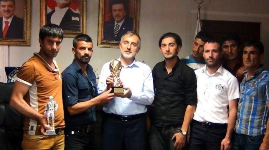 Erciş Belediyespor Plaj Futbolunda B&ouml;lge Birincisi Oldu