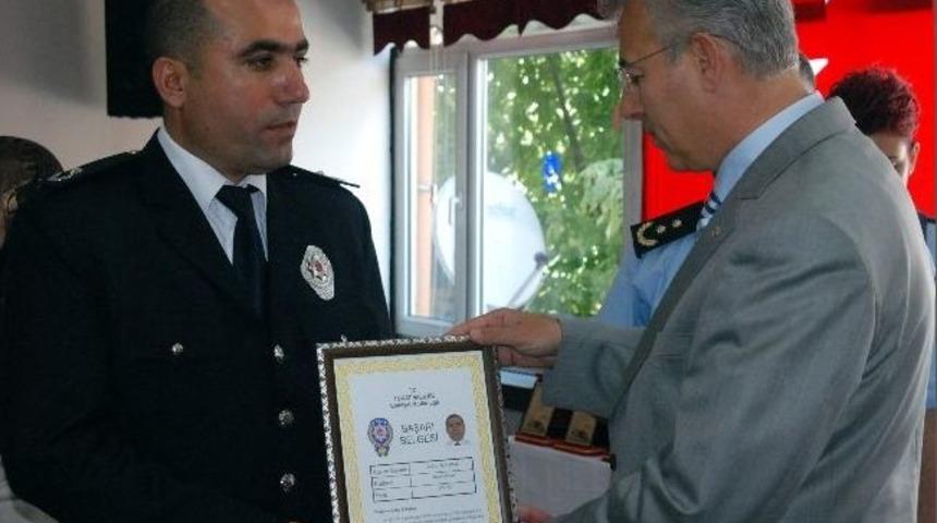 Gen&ccedil; Kızı &Ouml;l&uuml;mden Kurtaran Başkomisere &Ouml;d&uuml;l