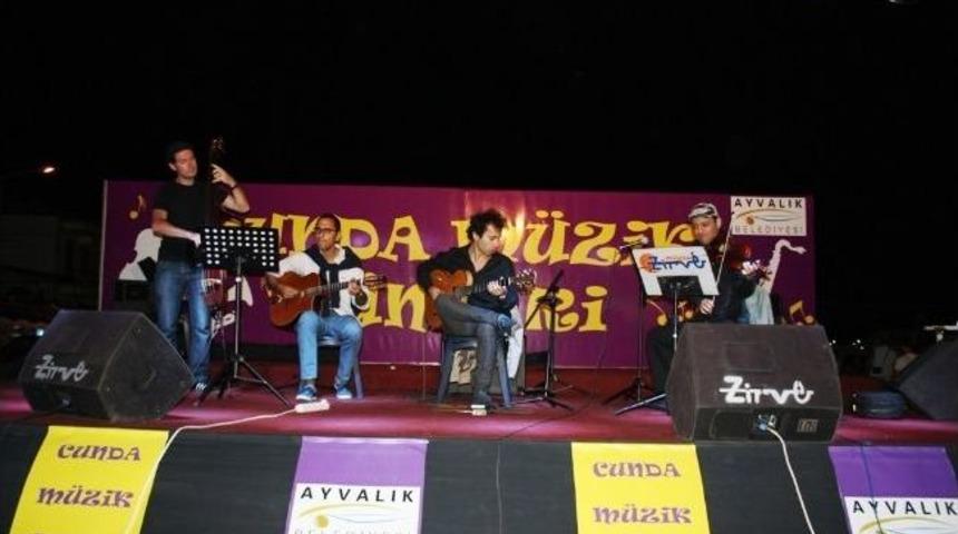 Cunda M&uuml;zik G&uuml;nleri Perdeyi Gypsy Swind Band İle A&ccedil;tı