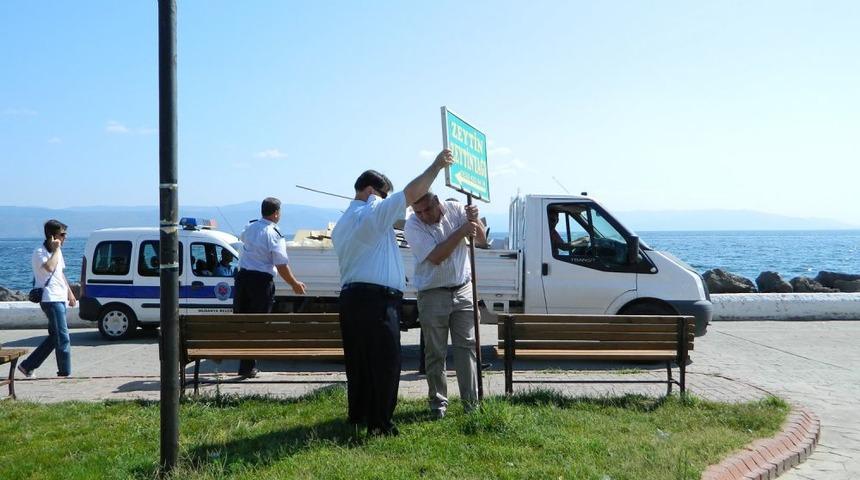 Mudanya'da G&ouml;r&uuml;nt&uuml; Kirliliğine Sebep Olan Tabelalar Toplandı