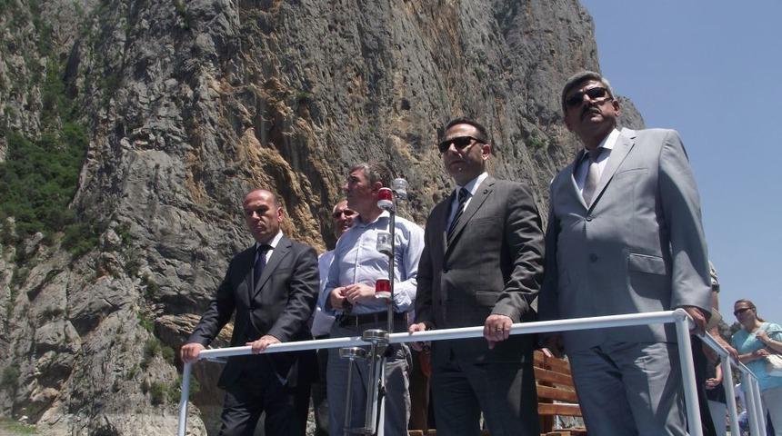 Vali Aksoy, Vezirk&ouml;pr&uuml;'deki Kazı Ve Tarihi Yerleri Inceledi