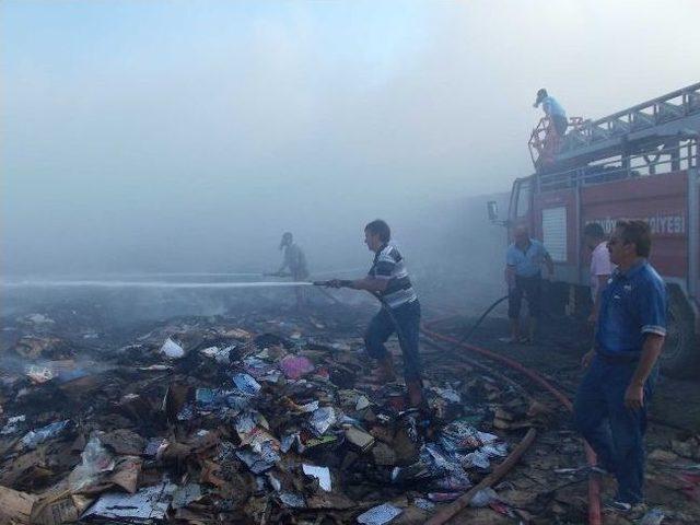 Şarköy’de Kağıt Deposundaki Yangın Korkuttu 1