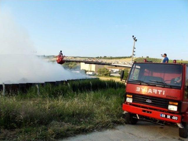 Şarköy’de Kağıt Deposundaki Yangın Korkuttu 2