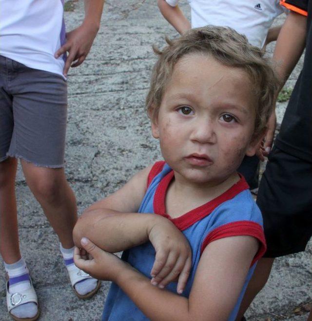 &Ccedil;akmakla Oynayan K&uuml;&ccedil;&uuml;k &Ccedil;ocuk Aracı Yaktı 2