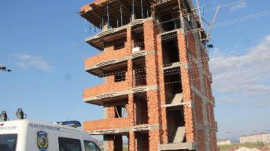 İnşaattan D&uuml;şen İş&ccedil;i Hayatını Kaybetti