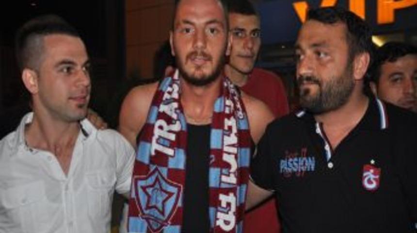 Trabzonspor'un Yeni Transferi Aykut, Trabzon&rsquo;a Geldi