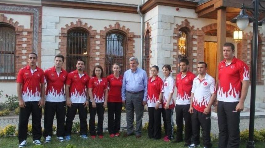 Milli Sporcular Yemekte Buluştu