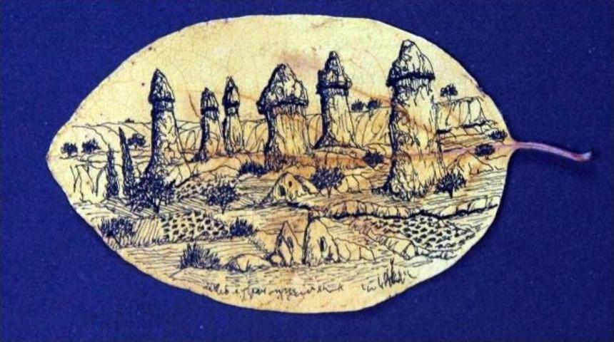 Sararan Ağa&ccedil; Yapraklarına Kapadokya Grav&uuml;rleri Yapıyor