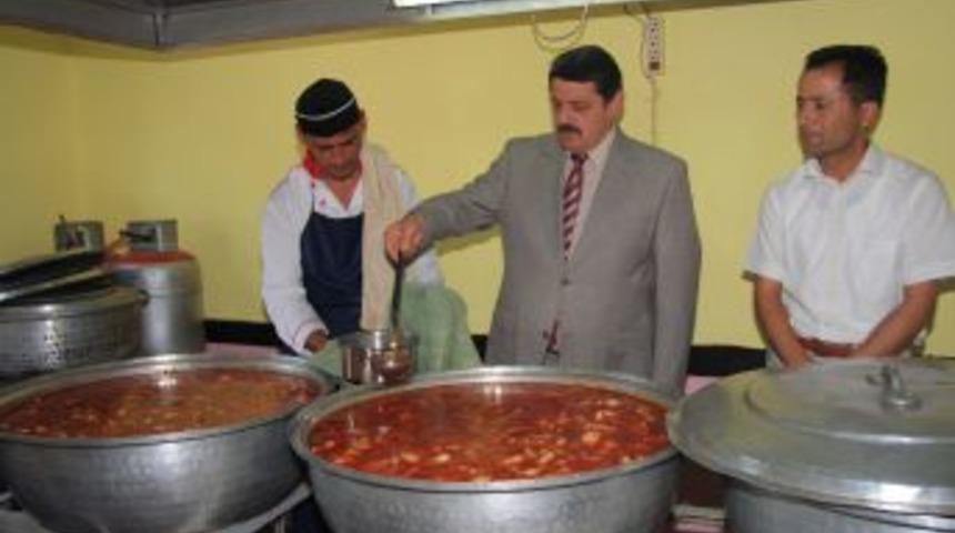 Sıcak yemek dağıtacak