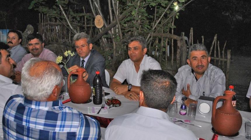 Acıpayam Gireniz B&ouml;lgesindeki Muhtarlar Beraberlik Yemeğine Katıldı