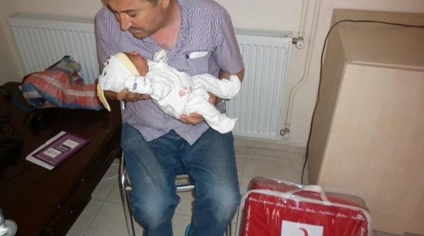 Urla Kızılay Şubesi'nden "sevgi Boh&ccedil;ası" Yardımı