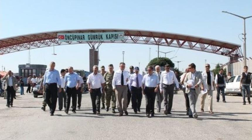 Vali Tapsız, Kapısı&rsquo;nda İncelemelerde Bulundu