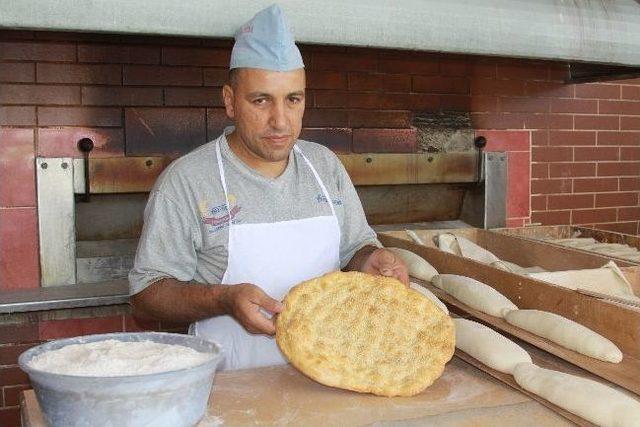 Saruhanlı'da 300 Gram Ramazan Pidesi 1 Lira