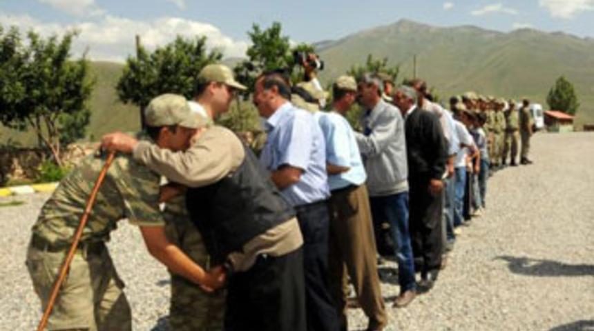 H&uuml;z&uuml;nl&uuml; vedalaşma