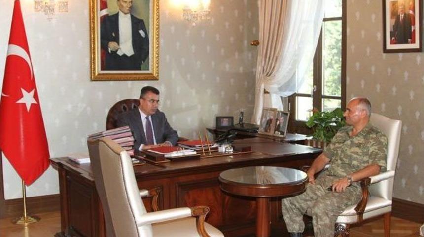 Hatay'a Atanan Albay Ko&ccedil;yiğit, Vali Lekesiz'i Ziyaret Etti