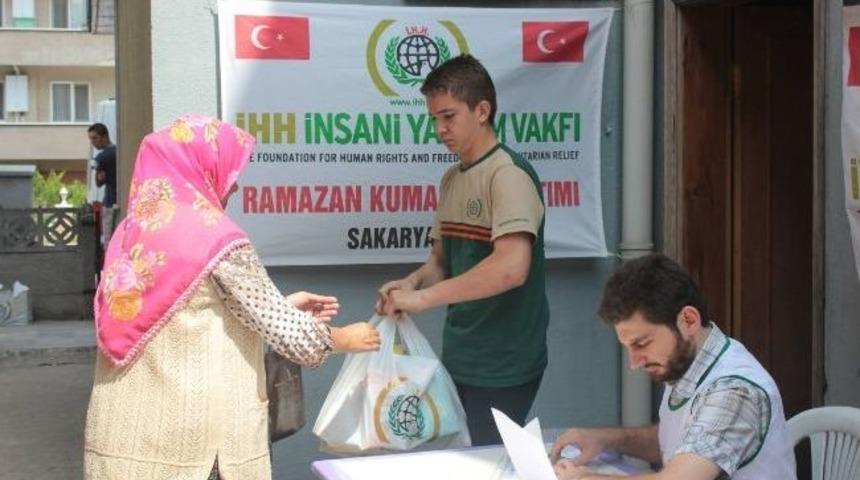 İhtiya&ccedil; Sahiplerine Ramazan Kumanyaları Ulaştırılıyor