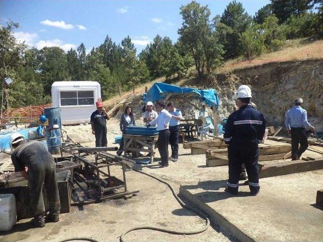 Kaymakam &Ccedil;ınar Jeotermal Su Arama &Ccedil;alışmalarını İnceledi 1