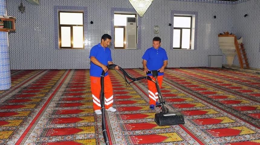 Camilerde Ramazan Temizliği