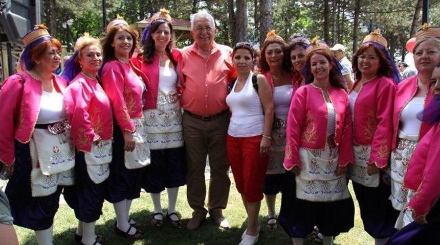 Anneler Halk Oyunları Topluluğu Ereğli'de Festivale Katıldı