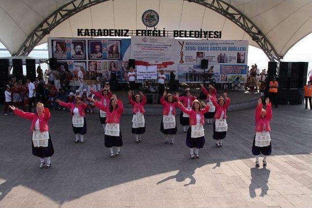 Anneler Halk Oyunları Topluluğu Ereğli'de Festivale Katıldı